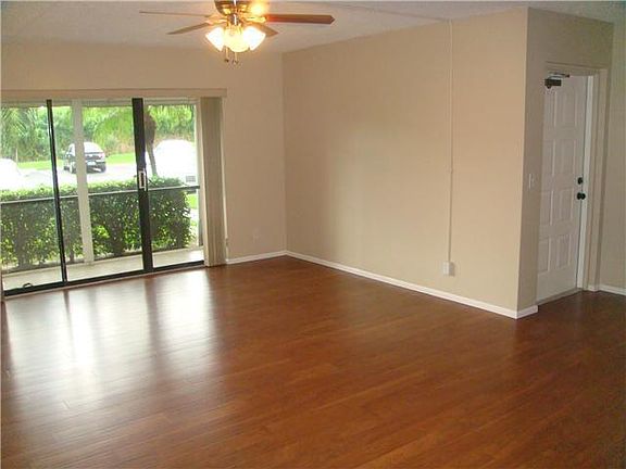2nd image of 1116 Green Pine Blvd APT H1