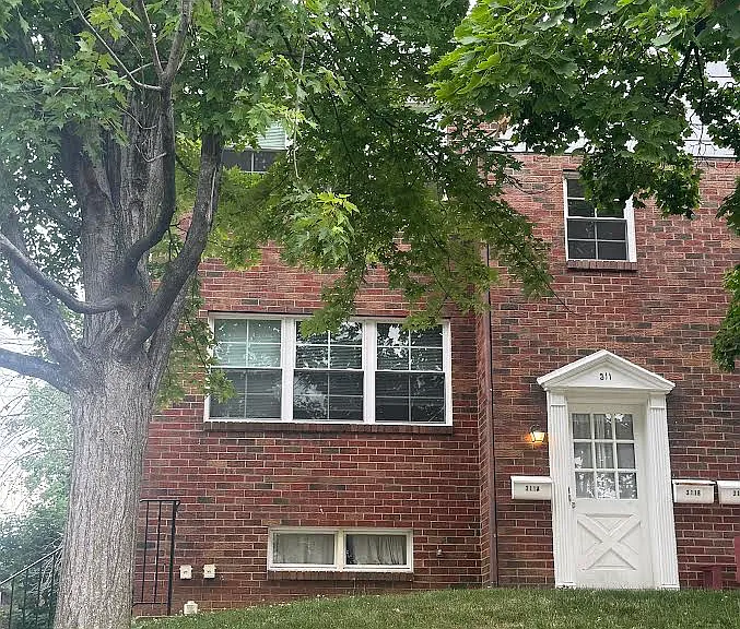 311 Forrest Ave #B — Photo 1