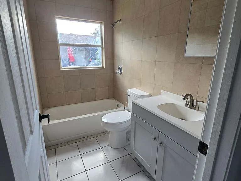 706 N Maryland Ave — Photo 4
