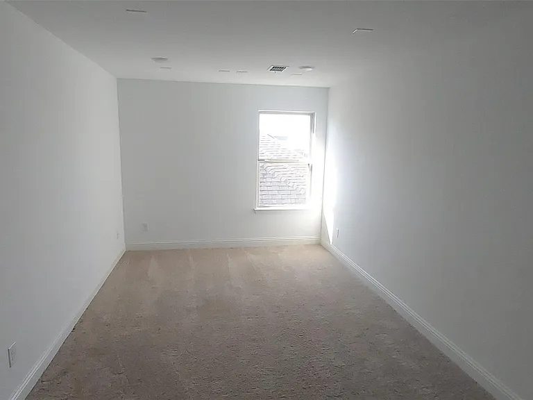 1905 Pecos Dr — Photo 3