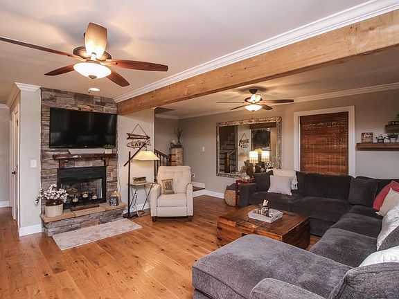 5th image of 645 Heather Way