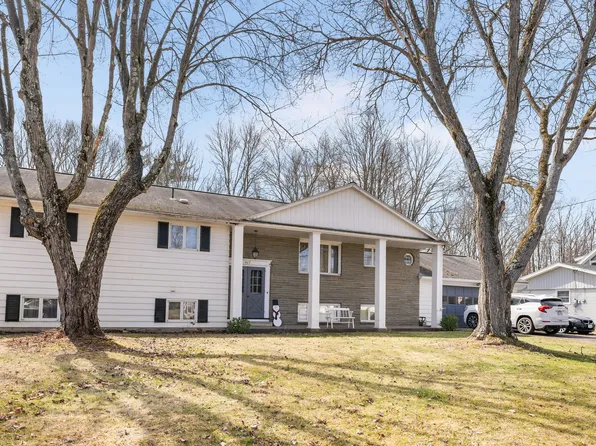 917 Forest Rd, Endicott, NY 13760