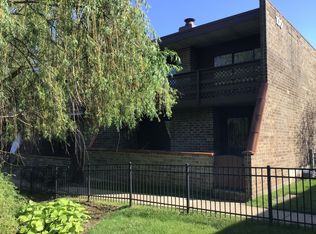 101 Kenneth Cir, Elgin, IL 60120