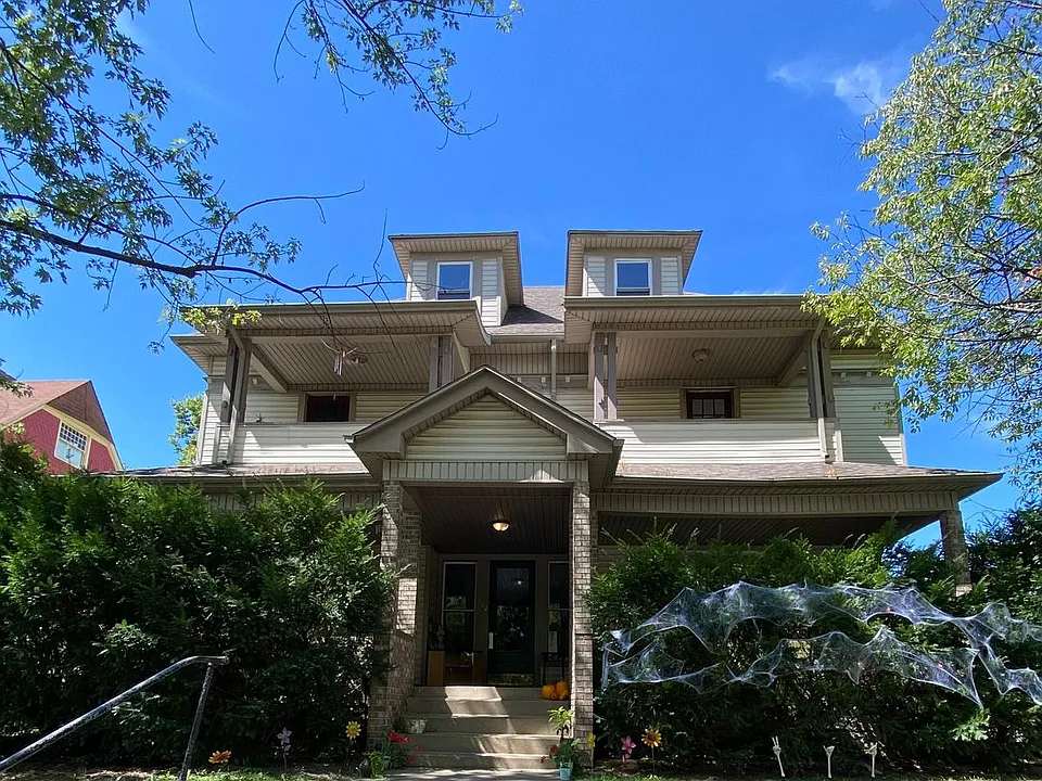 402 S Main St