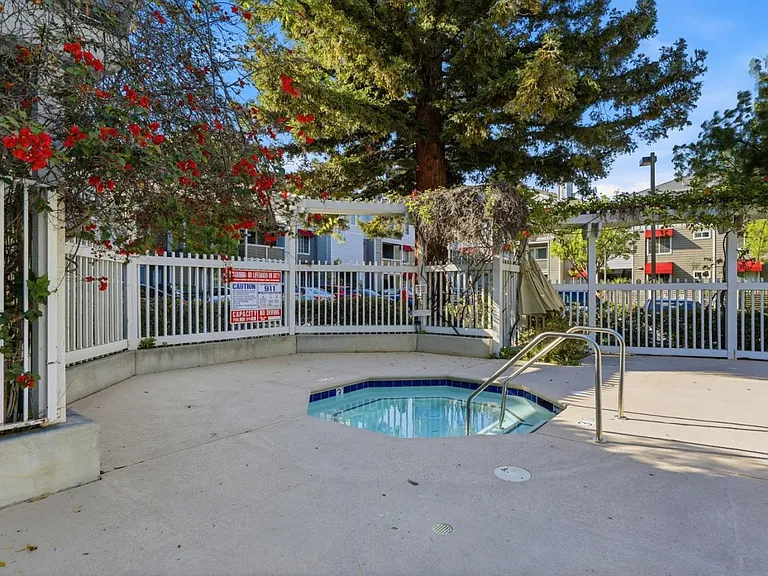 250 Santa Fe Ter #320 — Photo 24