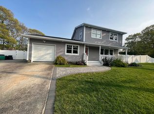 34 Maria Ct, Holbrook, NY 11741