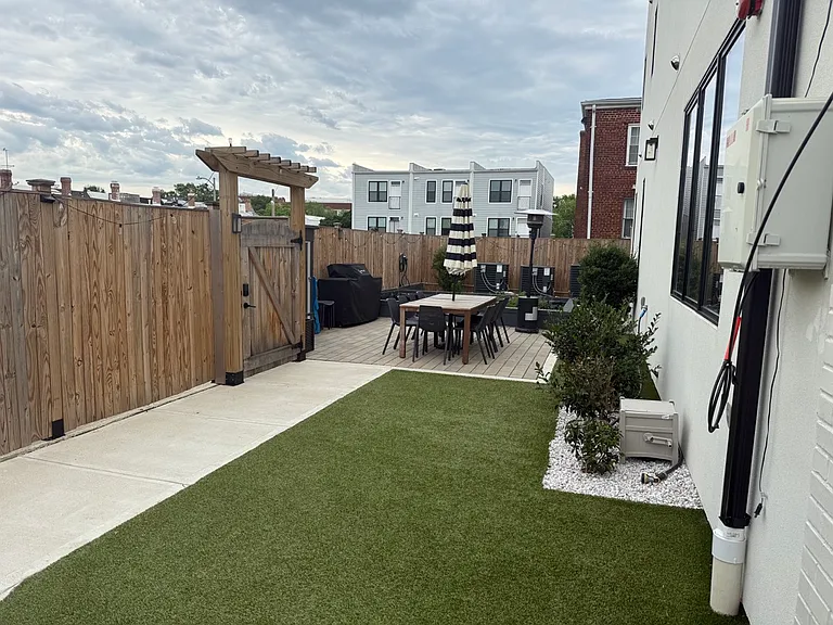 217 16th St NE #9 — Photo 6
