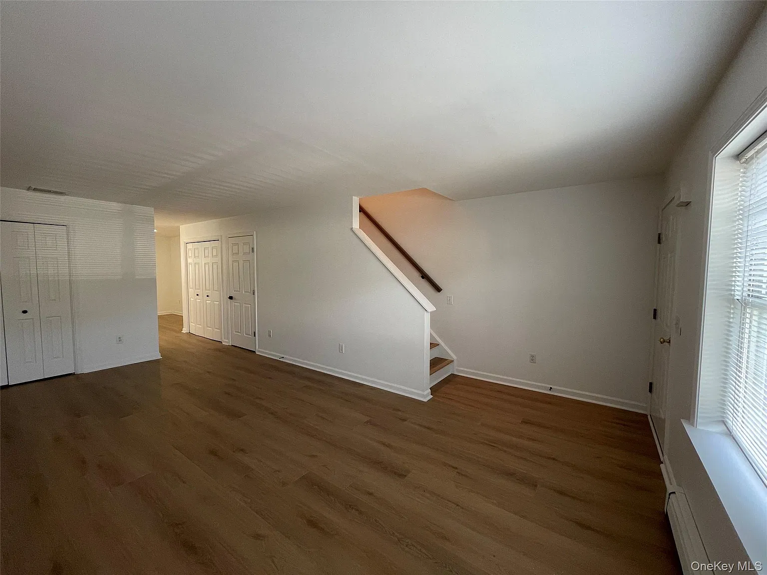 3 bed, 3.0 bath, 1600 sqft, $5,250 — Photo 3