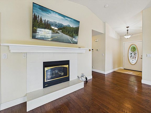 4th image of 2554 Manzanita Ave