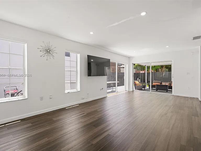 13990 SW 160th Ter — Photo 5
