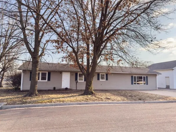 321 E Buchanan St, Iola, KS 66749