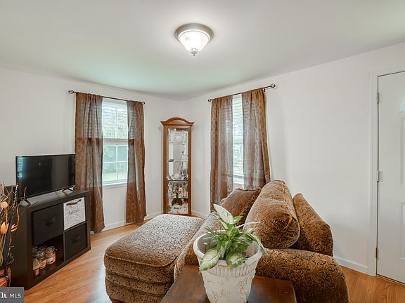 5th image of 27 Lincoln Ave