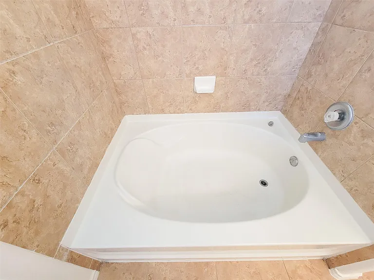 21382 Beacon Springs Ln — Photo 22