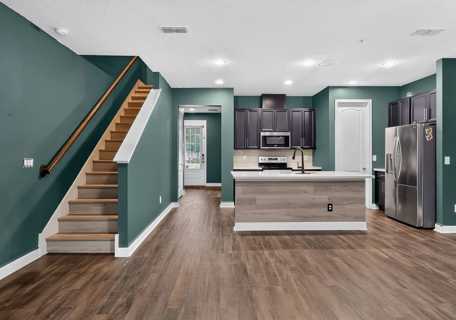 Charming 4BR Townhome in Winter Garden — Photo 1