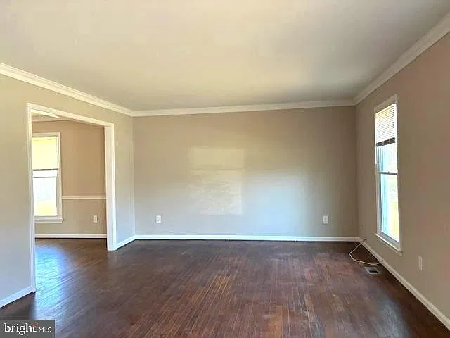 4 bed, 2.5 bath, 2910 sqft, $4,000 — Photo 3