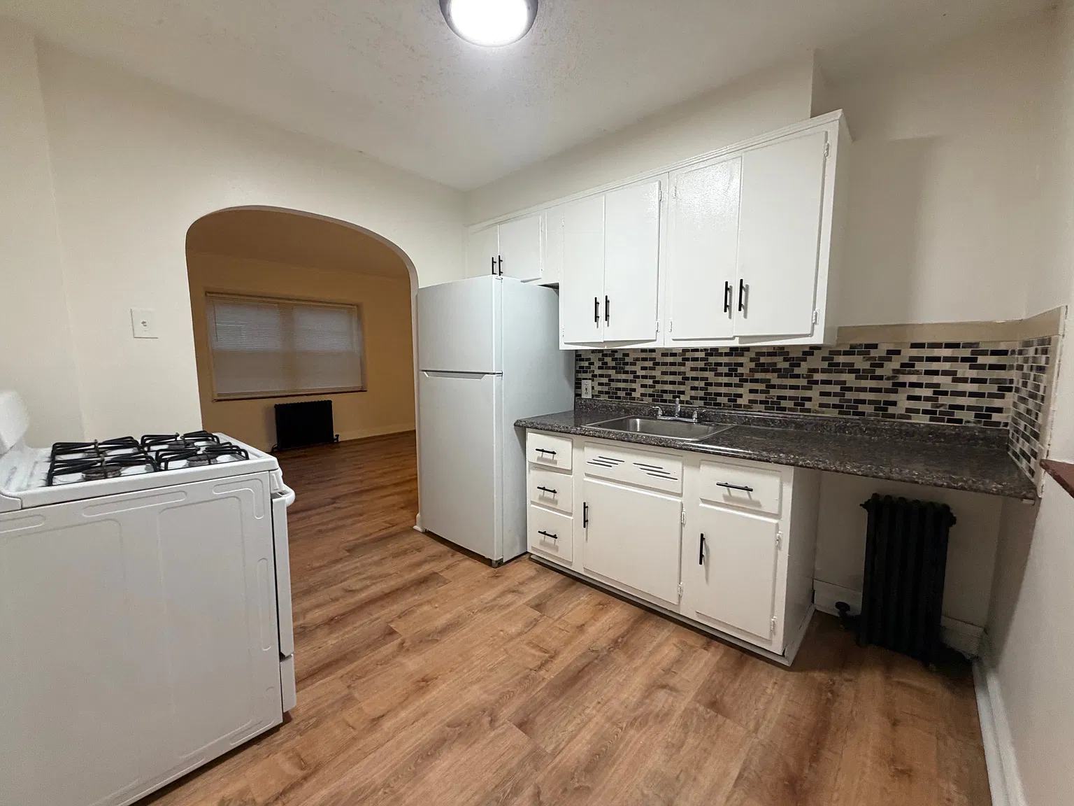 2 bed, 700 sqft, $1,250 — Photo 2