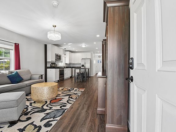 5th image of 1121 W Washington St