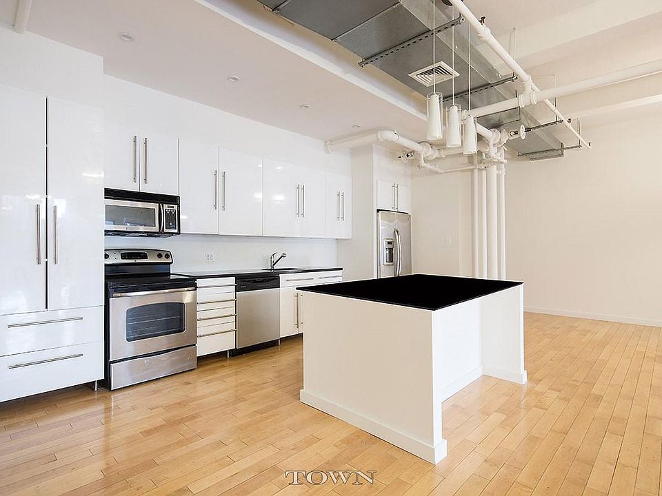 2nd image of 208 W 30th St Rm 602
