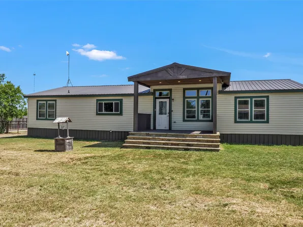 827 W Mesquite St, Jacksboro, TX 76458