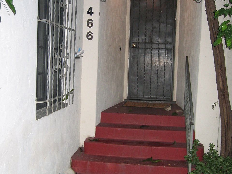 Front door of bottom unit