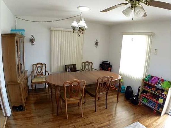 3rd image of 610 Brightwood Ave