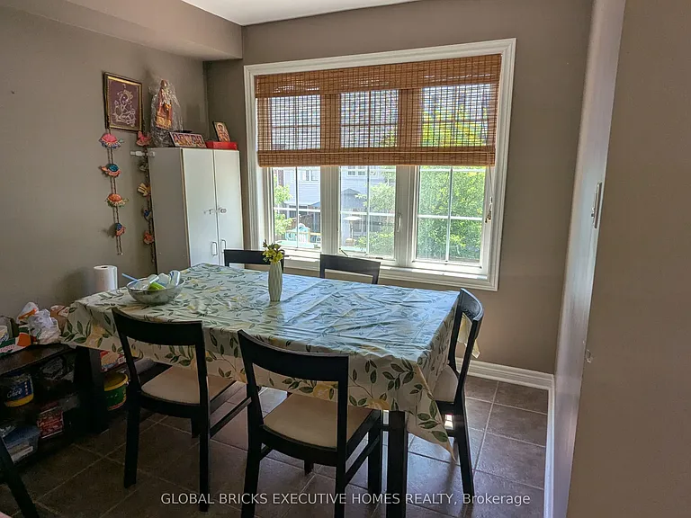 1218 Lamont Cres — Photo 8