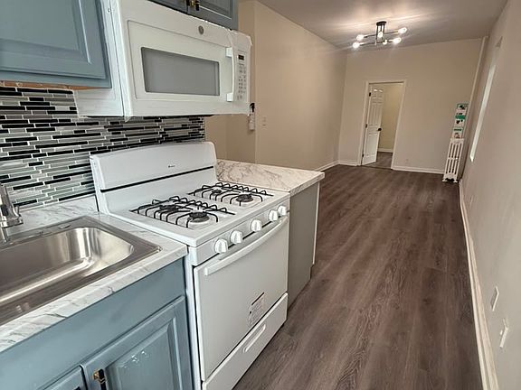 3rd image of 101 Camden St APT 2
