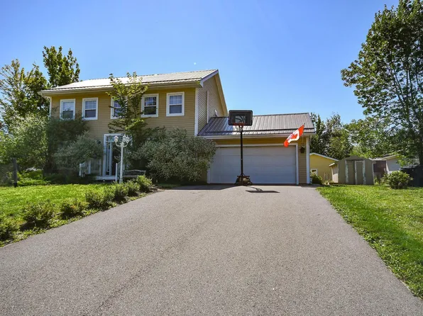 98 Parkside Dr, Colchester, NS B6L 4A5