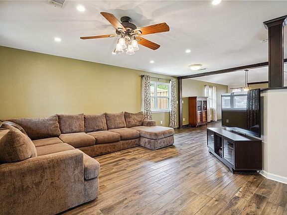 4th image of 215 Ormond Meadows Dr