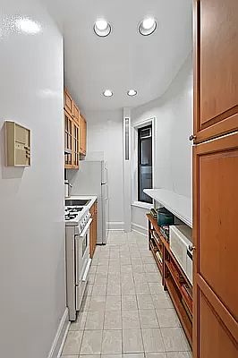 4th image of 123 E 88th St APT 3C