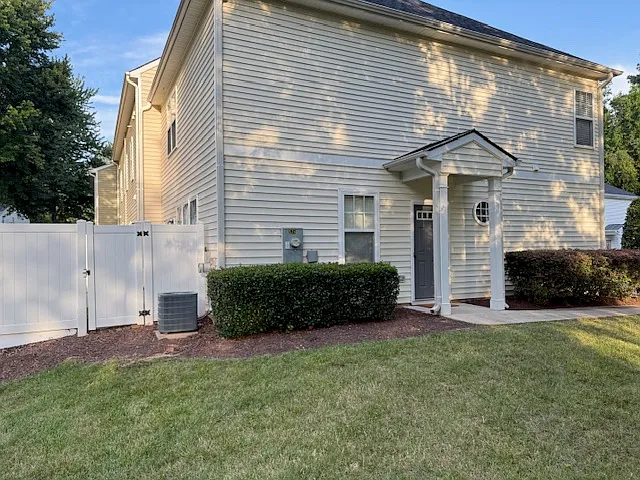 526 Elm Ave — Photo 17