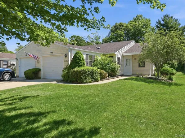 90 Knolls Drive, Stony Brook, NY 11790