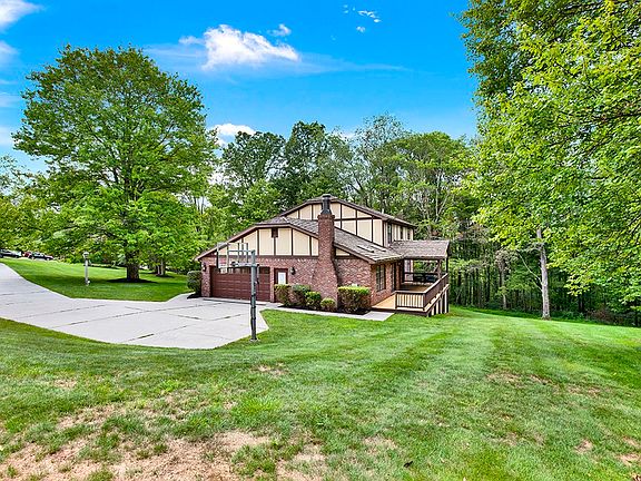 3rd image of 129 Valley View Dr