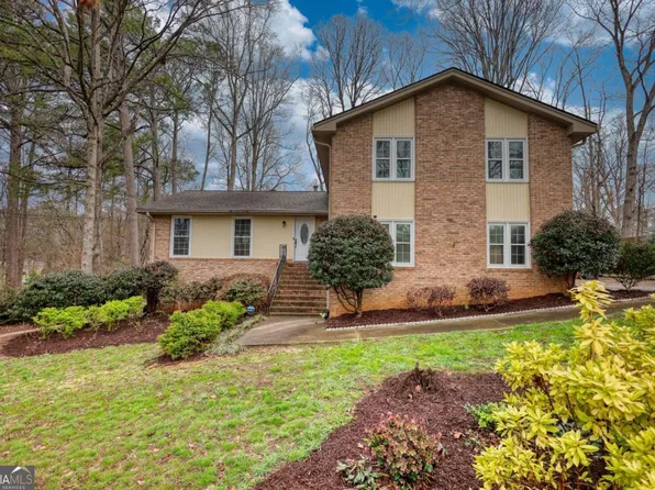 832 Sweet Briar Ln SE, Conyers, GA 30094