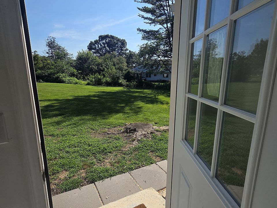 1st image of 68 Country Ct