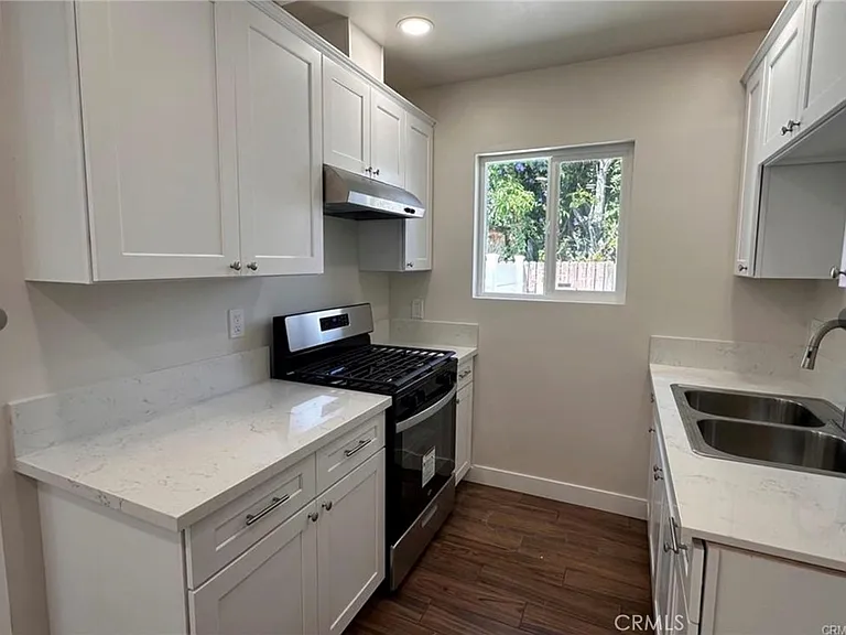 455 Pear St — Photo 2