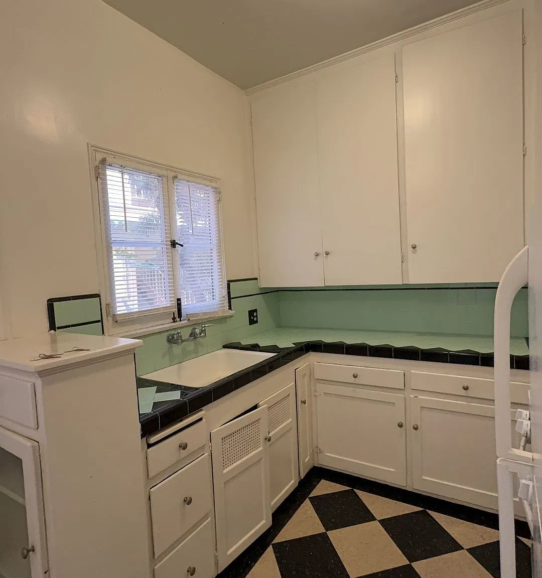 6022 W. 8th St — Photo 1