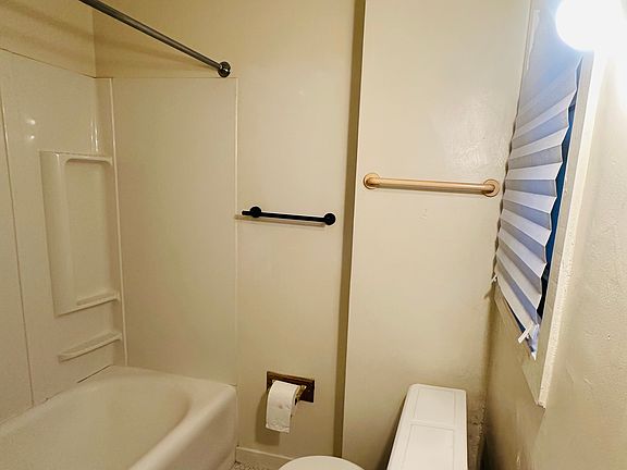 4th image of 462 Stow Ave #3