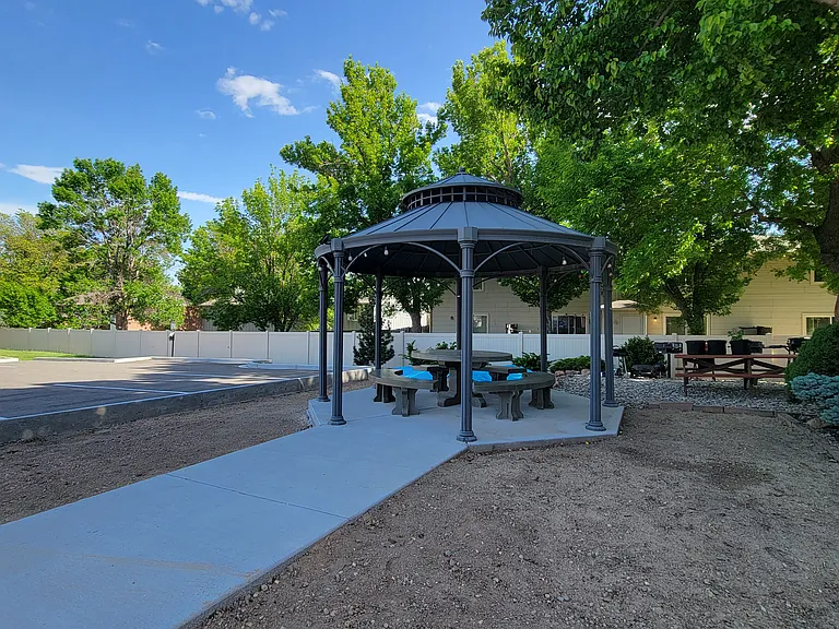 Loveland Apartments and Suites — Photo 5