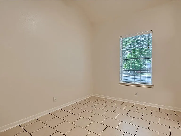 102 Osage Ct — Photo 14