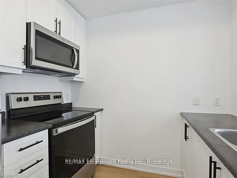 470 Dundas St E #423 — Photo 11