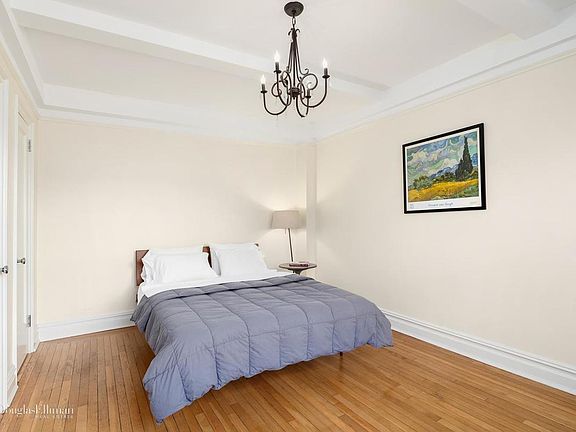 3rd image of 107 W 86th St #6G
