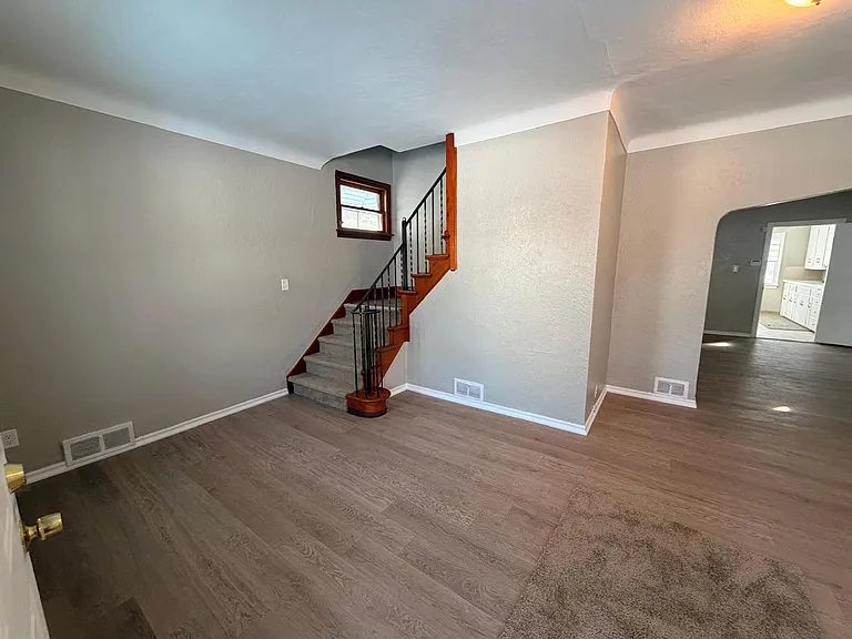 324 E Oakland St — Photo 2