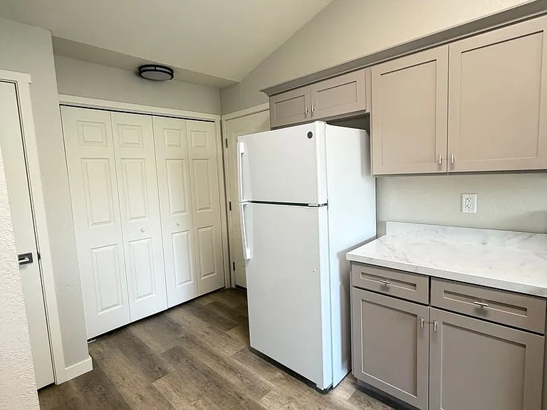 5664-5666 Glenridge Way #5668 — Photo 12