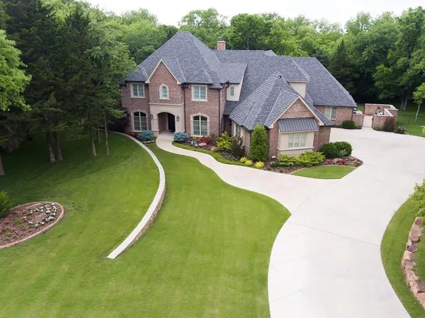 6505 Forest Creek Dr, Edmond, OK 73034