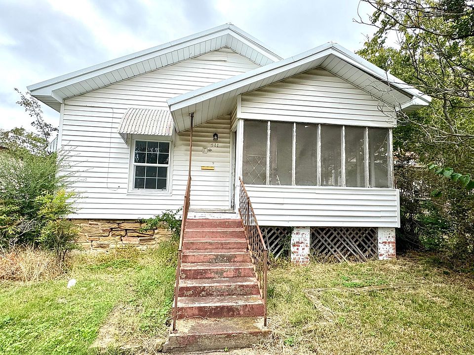 1st image of 511 E Washington Ave