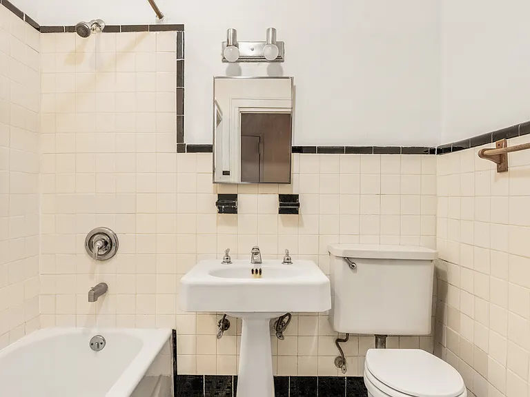 40 Berkeley Pl #1 — Photo 5