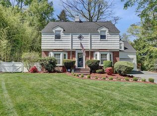 7 Wood Pl, Hartsdale, NY 10530