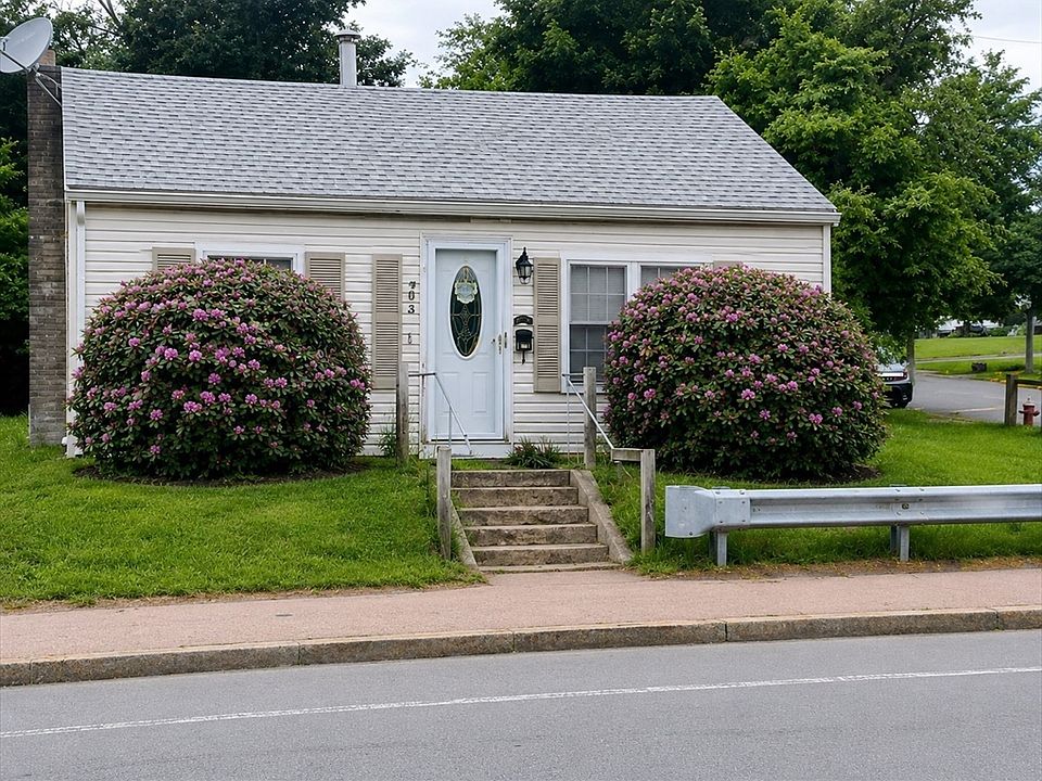 1st image of 936 Centre St