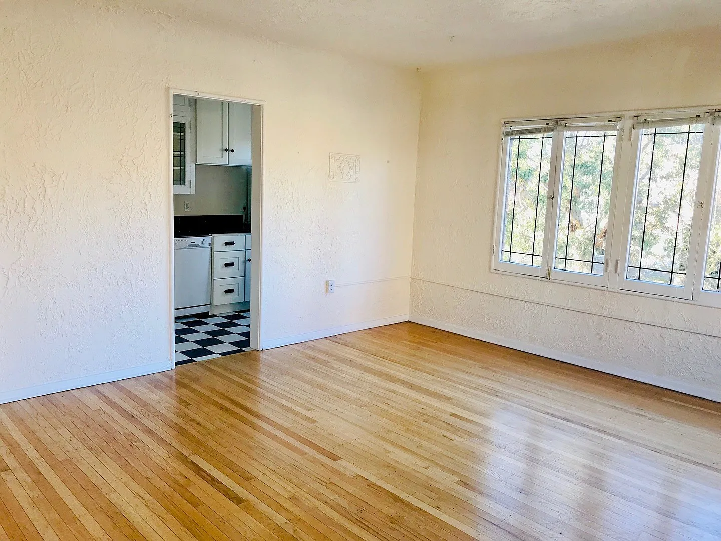 Serpentine Apartments — Photo 4